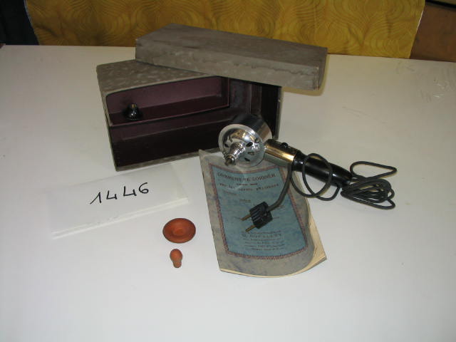  Collection ASPEG, pièce numéro 1446 : Masso vibrateur elec