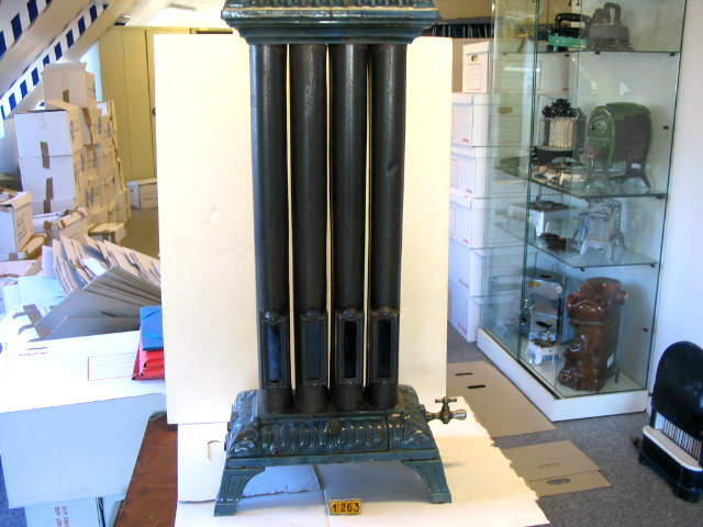  Collection ASPEG, pièce numéro 1263 : Radiateur à gaz à 4 colonnes
