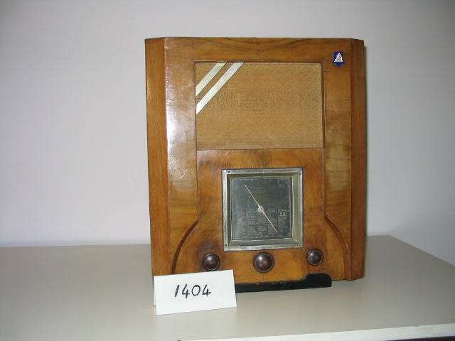  Collection ASPEG, pièce numéro 1404 : Façade poste de radio