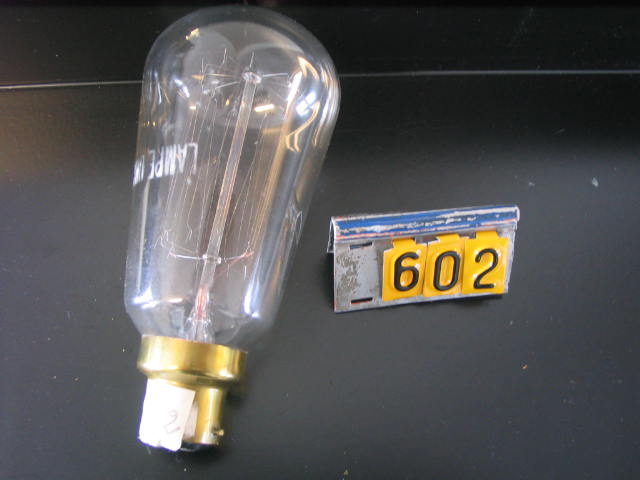  Collection ASPEG, pièce numéro 602 : Ampoule à filament de carbone